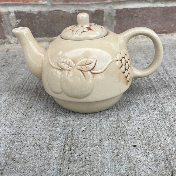 Teapot for One Strawberries Grapes Apples Fruit Cream Beige - Picture 3 of 6